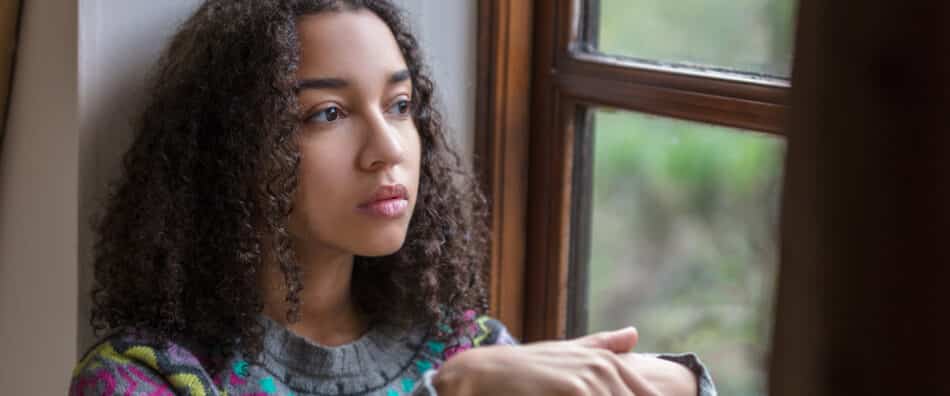 https://cdn.gabb.com/wp-content/uploads/2022/11/depressed-teen-girl-950x396.jpeg